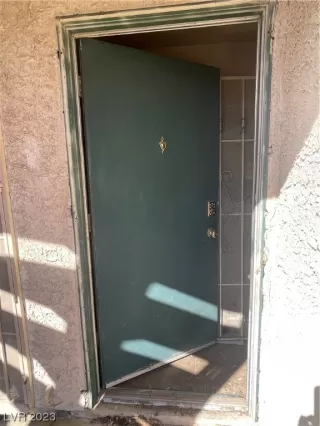 Photo #2: 2531702 Listing