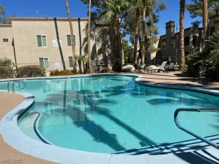 Photo #4: 2531841 Listing
