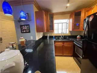 Photo #5: 2531861 Listing