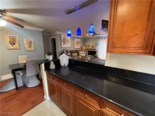 Photo #6: 2531861 Listing