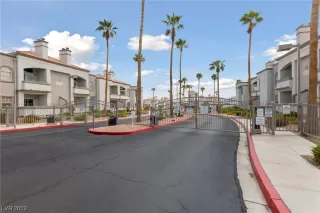 Photo #2: 2531871 Listing