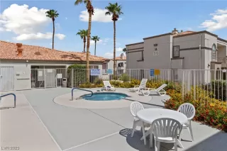 Photo #6: 2531871 Listing