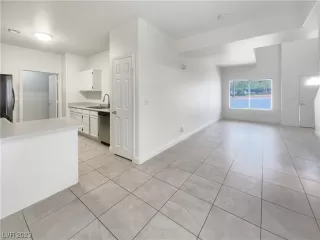 Photo #2: 2531929 Listing