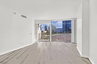 Photo #3: 2531961 Listing