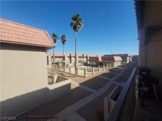 Photo #5: 2531963 Listing