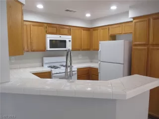 Photo #5: 2531966 Listing 