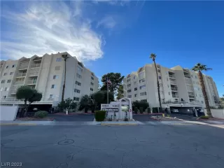 Photo #1: 2532096 Listing