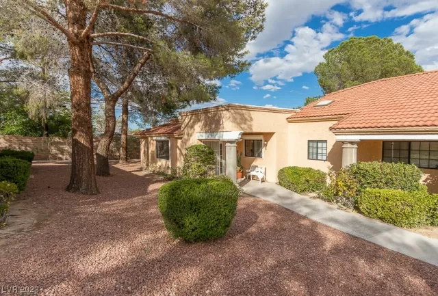 MLS: 2532114 Condo For Sale