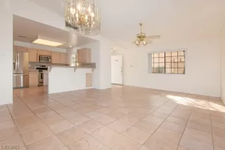 Photo #5: 2532114 Listing