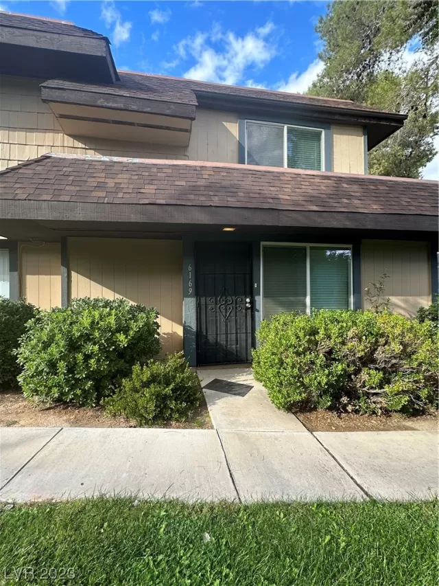 MLS: 2532151 Condo For Sale