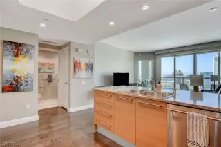 Photo #2: 2532155 Listing