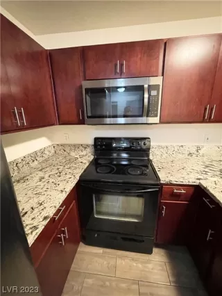 Photo #2: 2532176 Listing