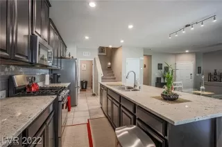 Photo #2: 2532182 Listing