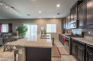 Photo #3: 2532182 Listing