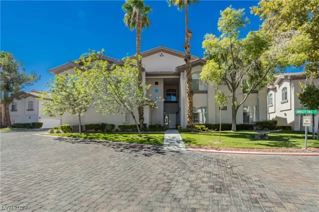 MLS: 2532211 Condo For Sale