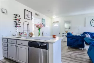 Photo #5: 2532217 Listing