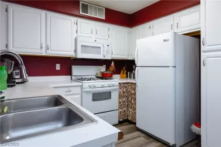 Photo #6: 2532226 Listing