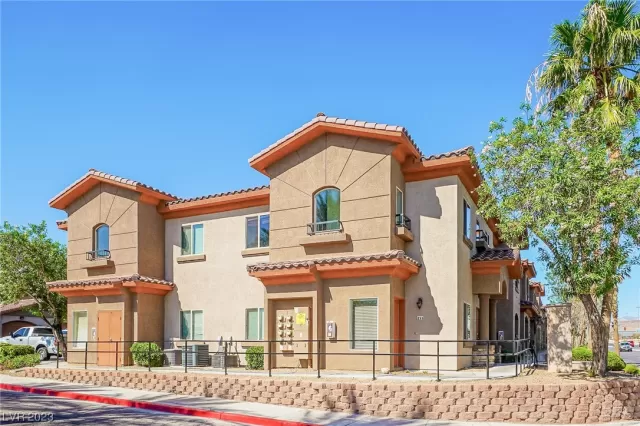 MLS: 2532312 Condo For Sale