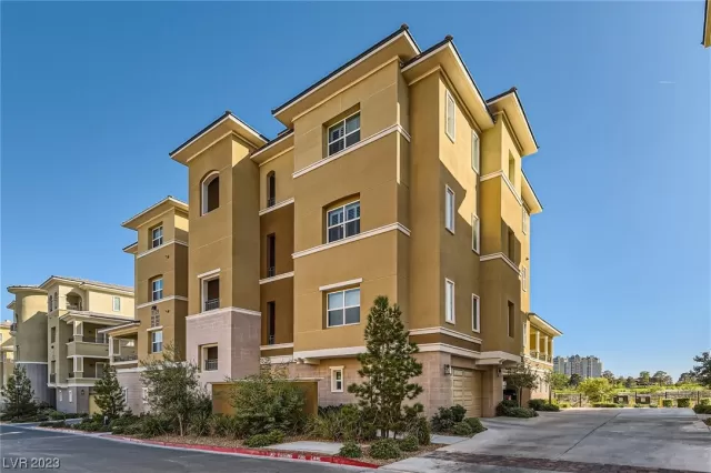 MLS: 2532530 Condo For Sale