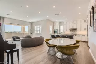 Photo #3: 2532530 Listing