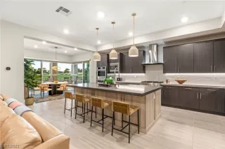 Photo #5: 2532542 Listing