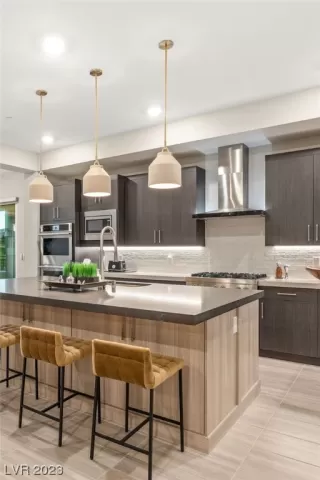 Photo #6: 2532542 Listing