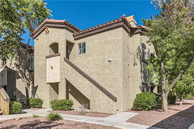 MLS: 2532681 Condo For Sale