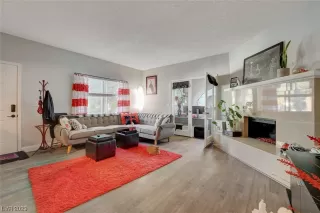 Photo #6: 2532682 Listing