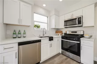 Photo #1: 2532685 Listing