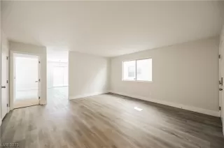 Photo #3: 2532685 Listing