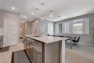 Photo #5: 2532711 Listing