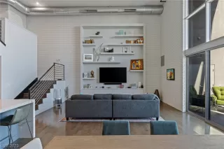 Photo #2: 2532717 Listing