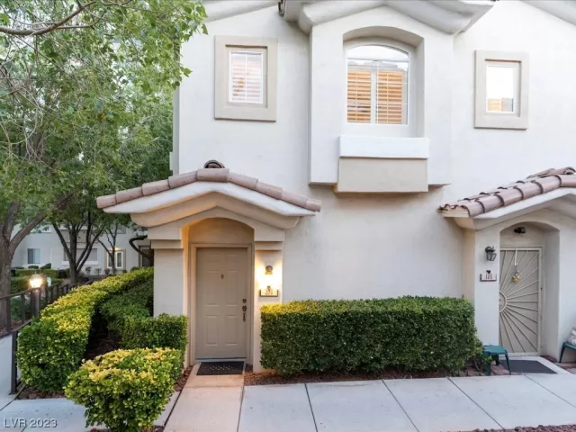 MLS: 2532766 Condo For Sale