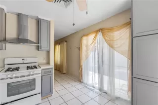 Photo #3: 2532822 Listing