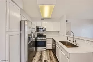 Photo #2: 2532829 Listing