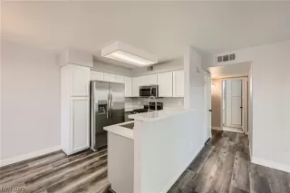 Photo #3: 2532829 Listing