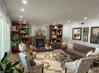 Photo #6: 2532899 Listing