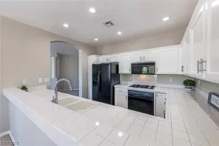 Photo #5: 2532922 Listing 