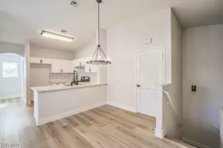 Photo #5: 2532928 Listing