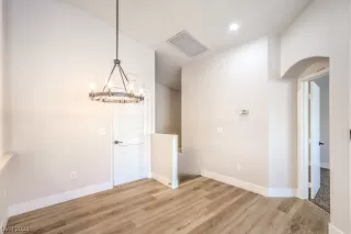 Photo #6: 2532928 Listing