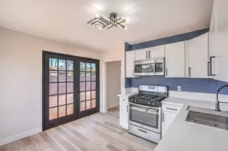 Photo #5: 2532929 Listing 