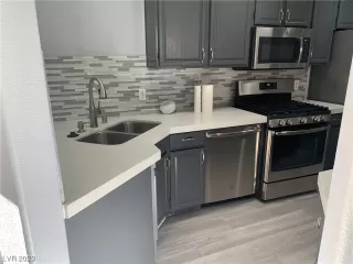 Photo #5: 2532946 Listing 