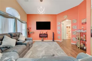 Photo #5: 2533027 Listing