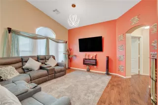 Photo #6: 2533027 Listing