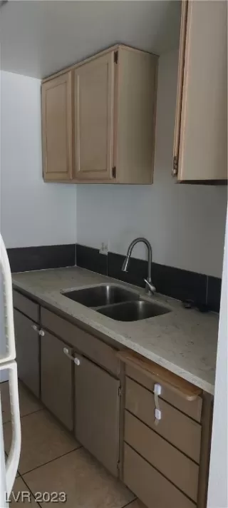 Photo #6: 2533028 Listing