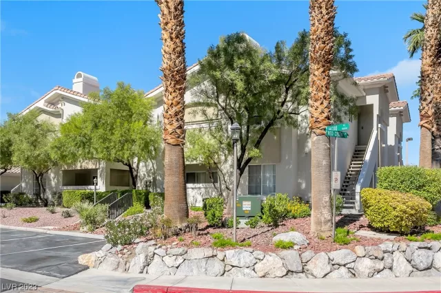 MLS: 2533182 Condo For Sale