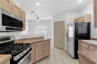 Photo #4: 2533182 Listing