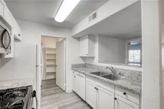 Photo #4: 2533202 Listing