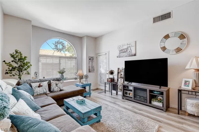 MLS: 2533278 Condo For Sale