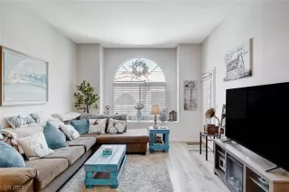 Photo #5: 2533278 Listing